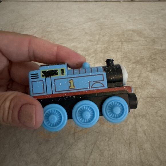 Thomas Wooden Railway WINTER WONDERLAND THOMAS for wooden train sets - Picture 4 of 7